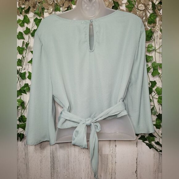 NWT Heart Hips Cropped Wrap Shirt - Picture 6 of 10